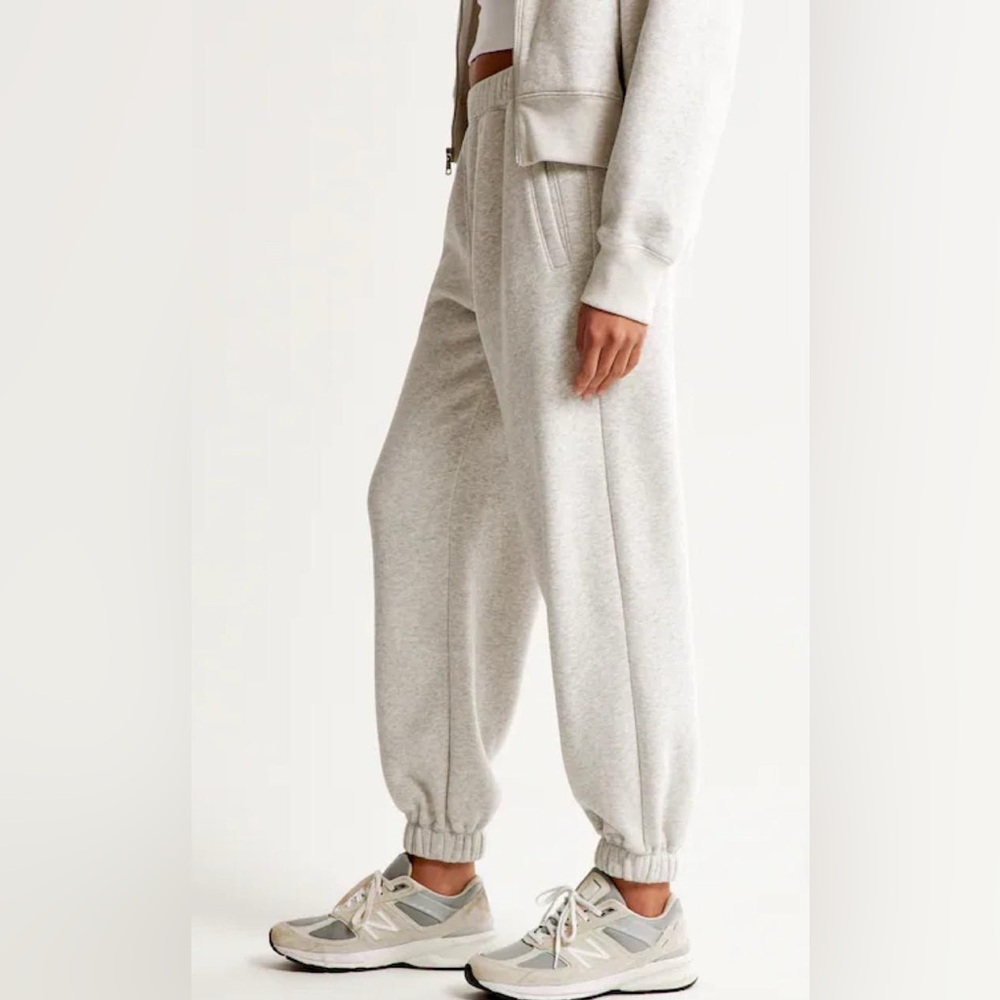 Abercrombie Women’s Essential Oversized Sunday Sweatpant